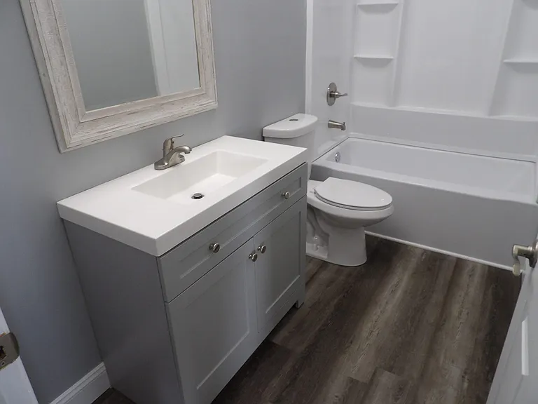 240 E Court St — Photo 18