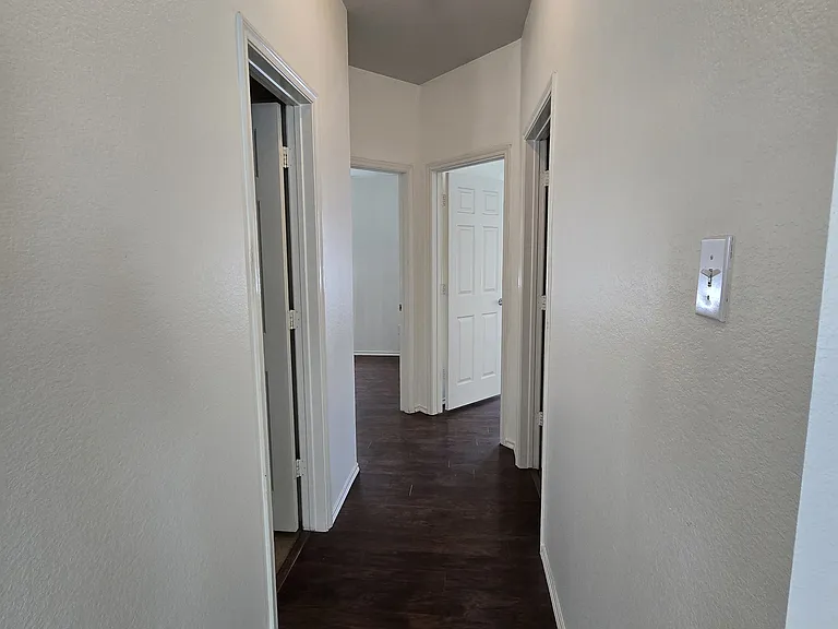 2410 Parkview Dr — Photo 13