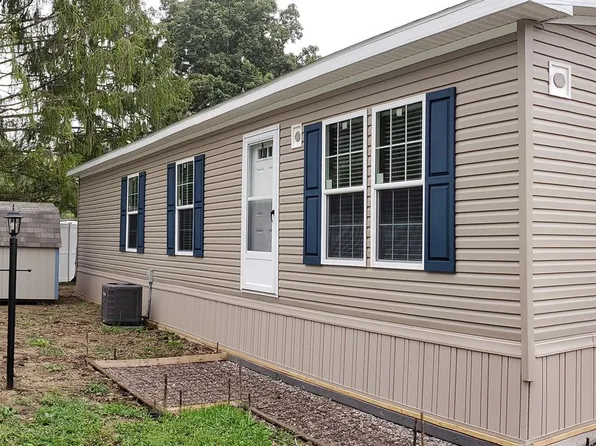 219 Eagle Cir, Elyria, OH 44035