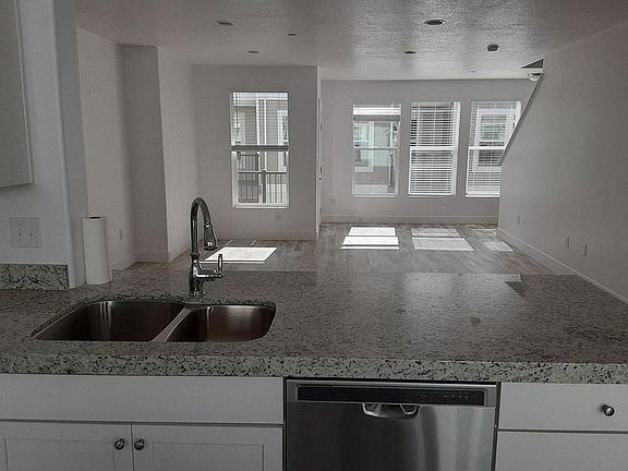 5th image of 3881 W Lansdown Ct