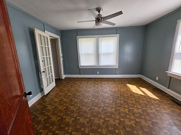 9th image of 236 Clyde St