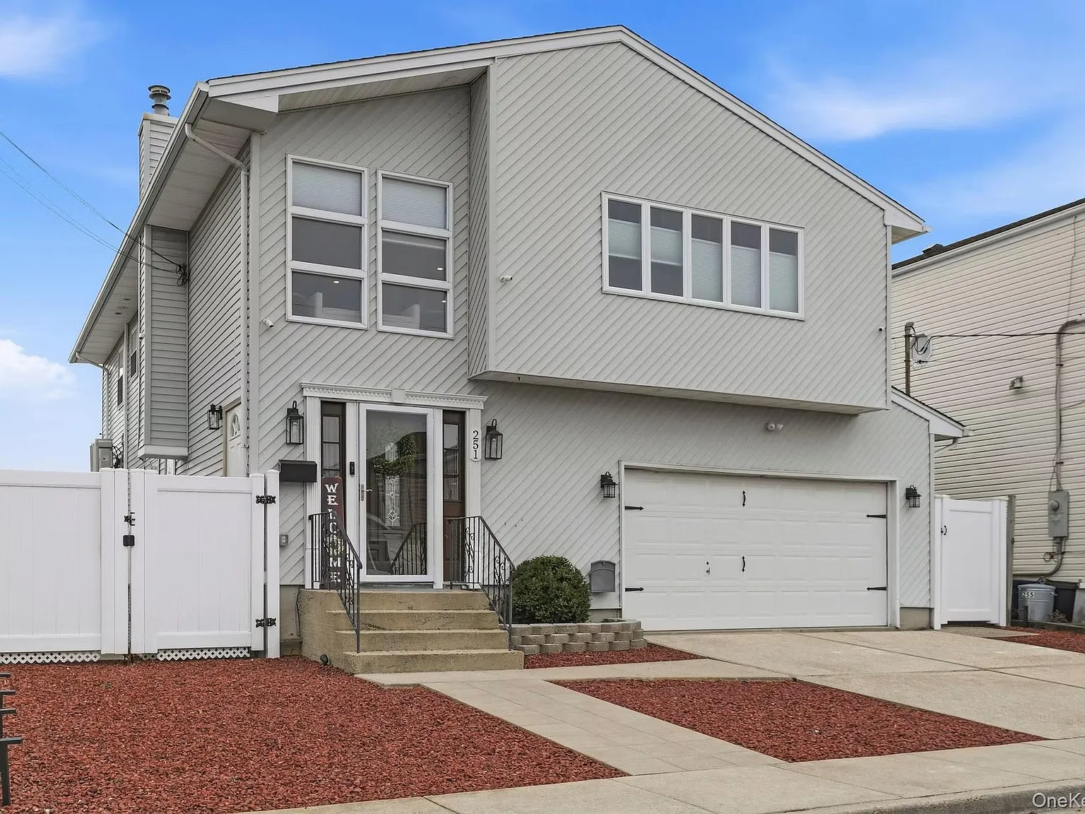 3 bed, 2.0 bath, 2272 sqft, $4,500 — Photo 2