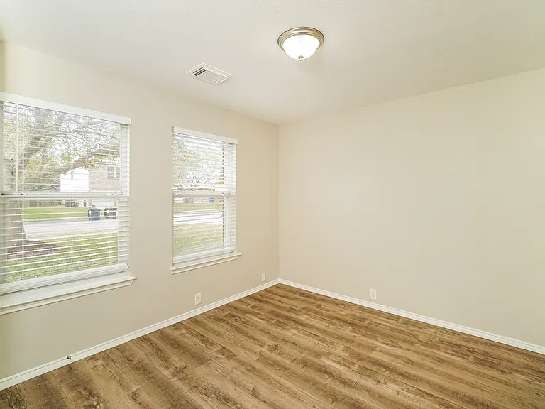 15810 Brisbane Dr — Photo 12