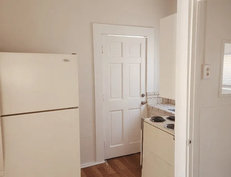 835 W Main St #C1 — Photo 5