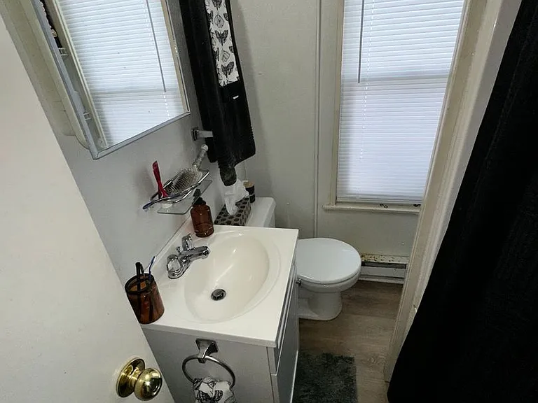 411 W Broadway St — Photo 11