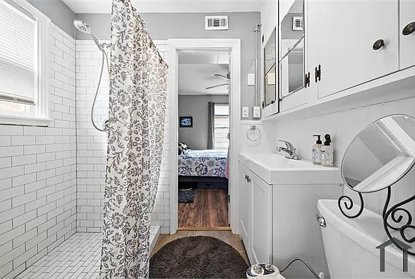 609 Sealy St #2 — Photo 3