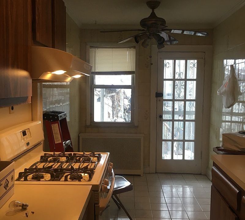 2nd image of 2047 27th St #1