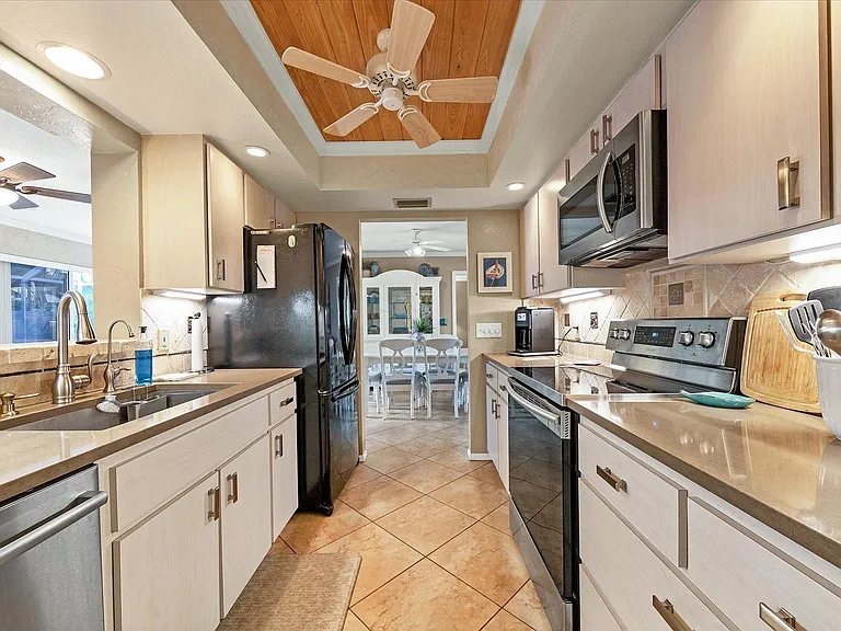 521 Beach Park Blvd — Photo 15