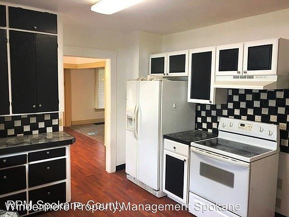 3rd image of 318 E Lacrosse Ave