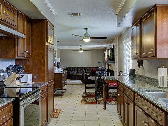 5th image of 302 E Twilight Dr