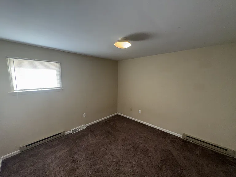 700 Thomas Ln — Photo 7