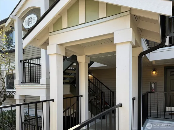 11309 NE 128th Street #F104, Kirkland, WA 98034