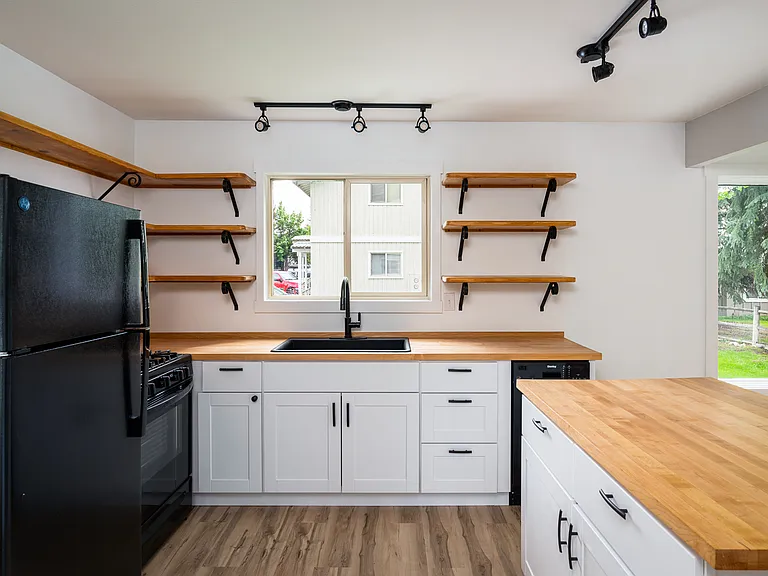 121 Pinewood Ln #B1 — Photo 2