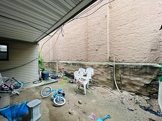 Rented by Pear NYC LLC | media 12