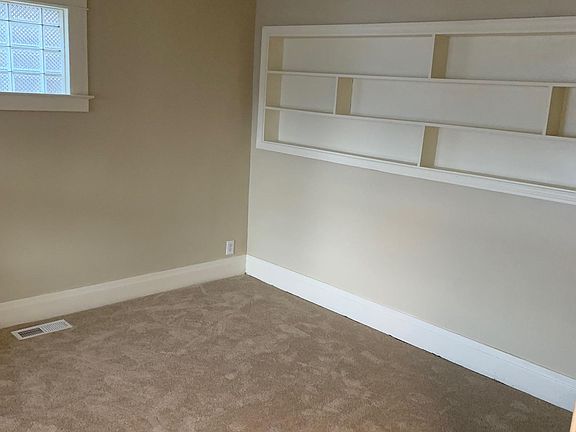 2nd image of 2208 Woodlawn Ave #1