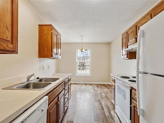 4th image of 1000 NE 82nd Ter