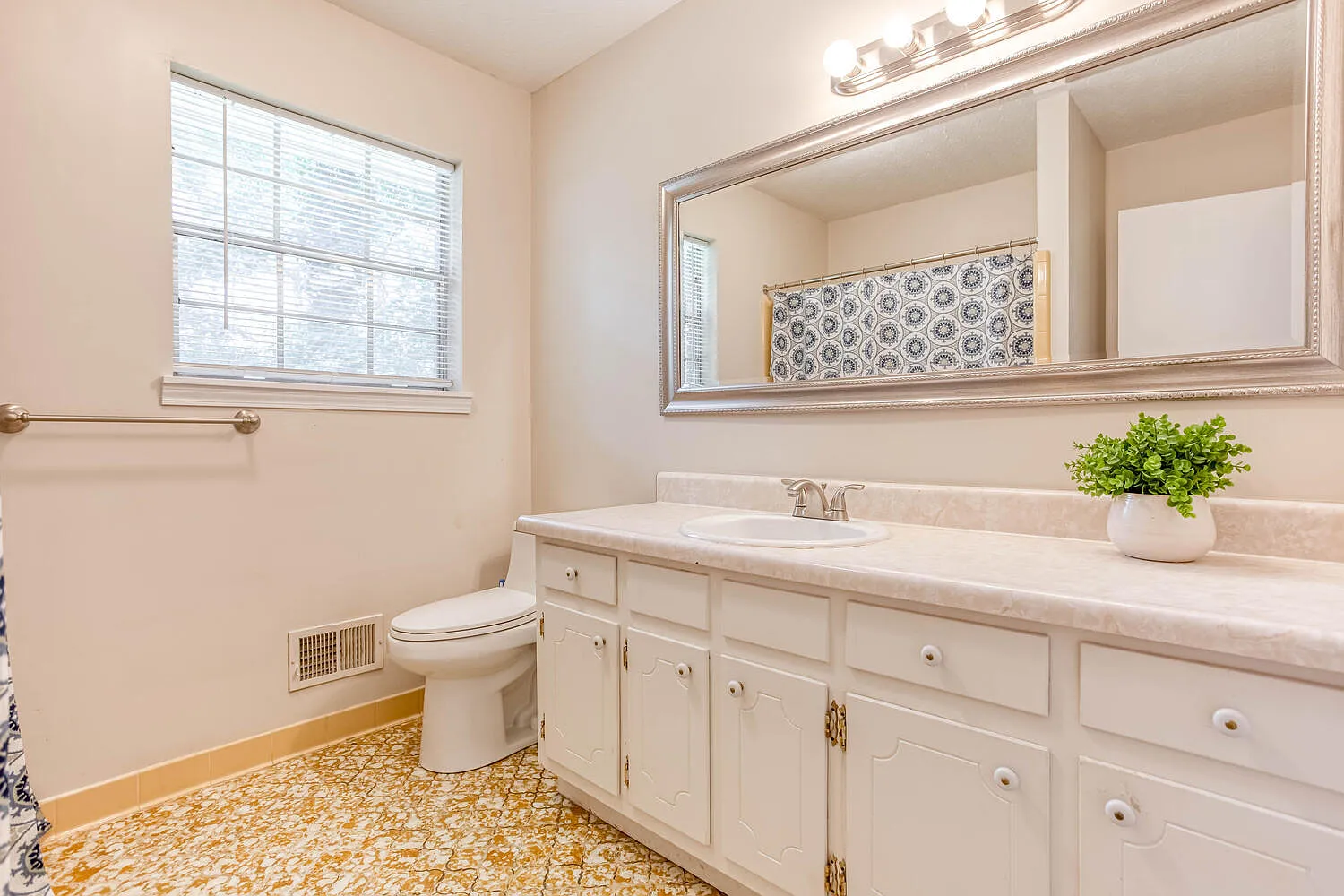 3959 Wedgewood Dr — Photo 4