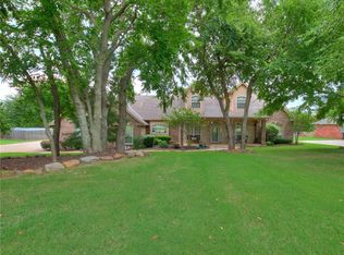 200 N Wyndemere Lakes Dr, Moore, OK 73160