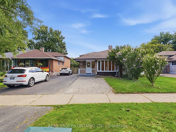 2nd image of 2535 Padstow Cres