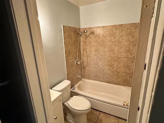 4th image of 11254 S Berendo Ave #2