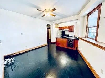 3 bed, 9999 sqft, $4,200 — Photo 1