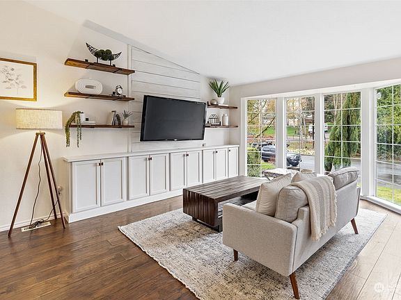 3rd image of 5411 73rd Avenue NE