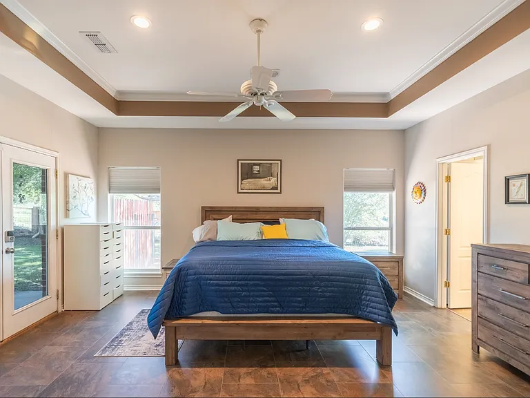 364 Alexandra Dr — Photo 8
