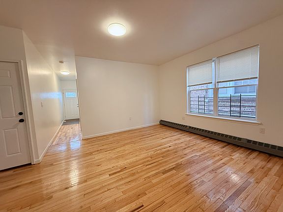 3rd image of 1620 Parkview Ave #1