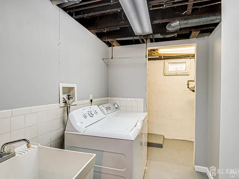 48 Johnson Pl — Photo 31