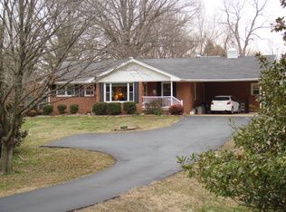 308 Oakwood Ln, Paris, TN 38242