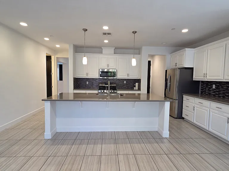 953 Kennedy Dr — Photo 20