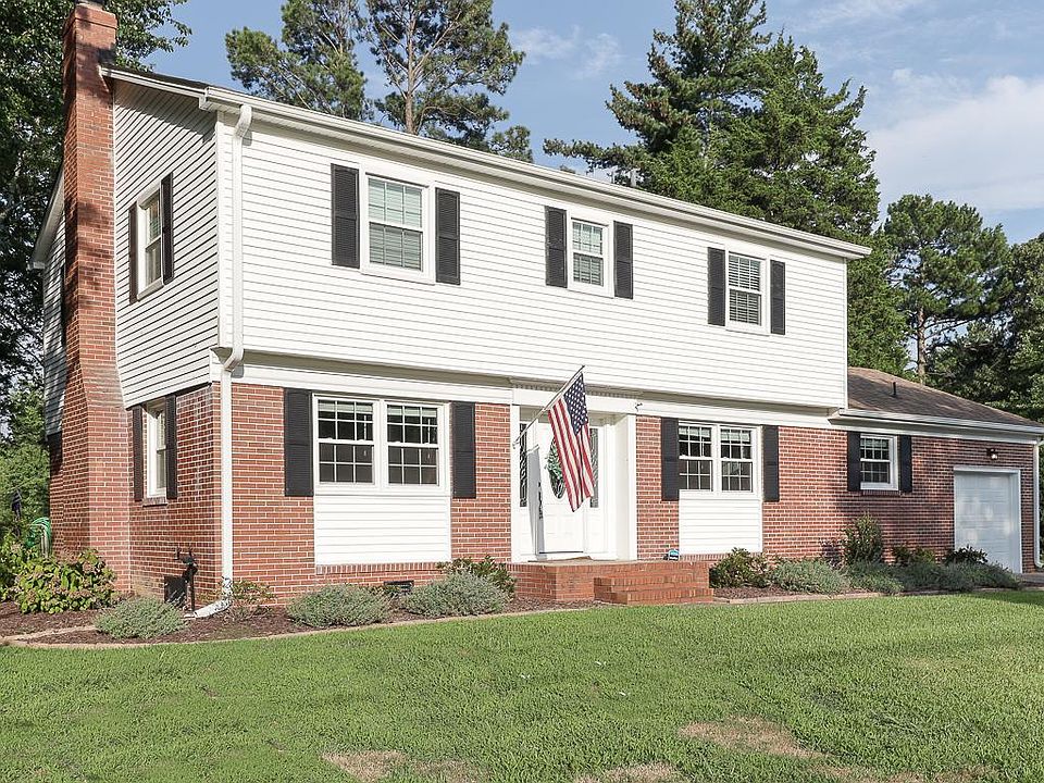 1st image of 744 Queen Elizabeth Dr