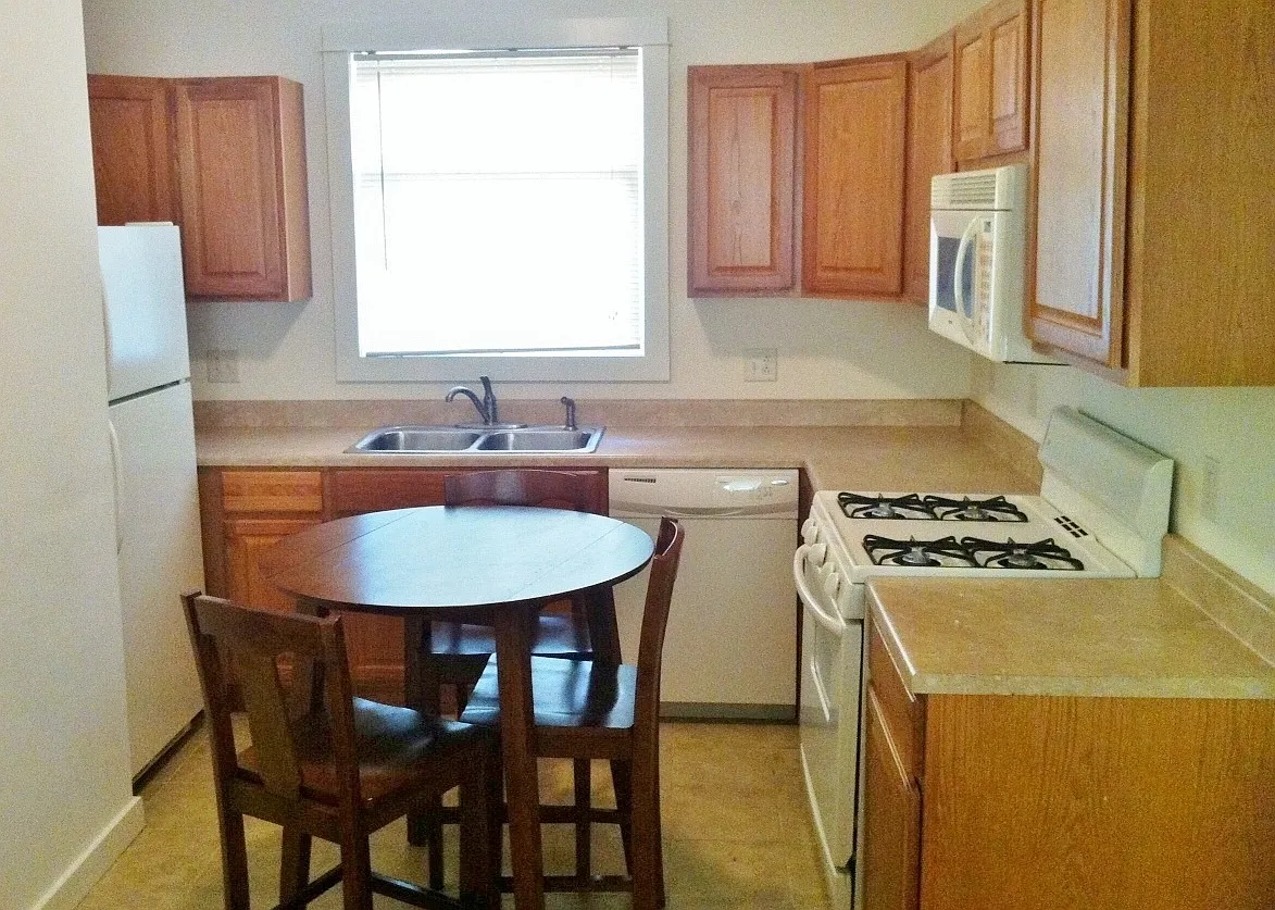 202 Williams St — Photo 4