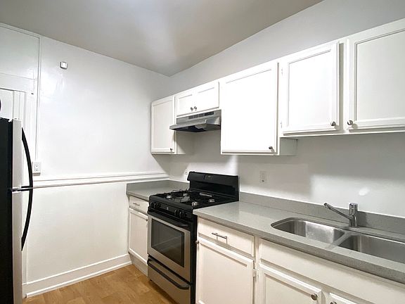 4th image of 1560 Hyde St #3