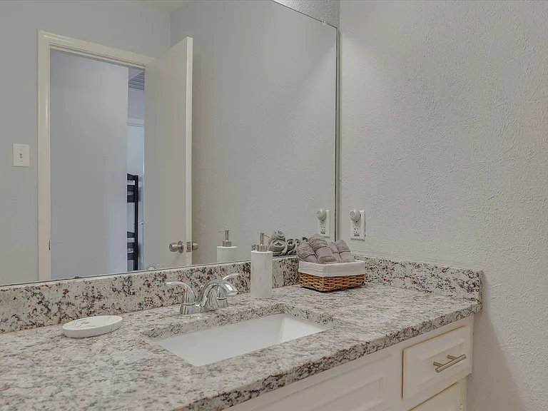 1425 Mayfield Ave — Photo 27