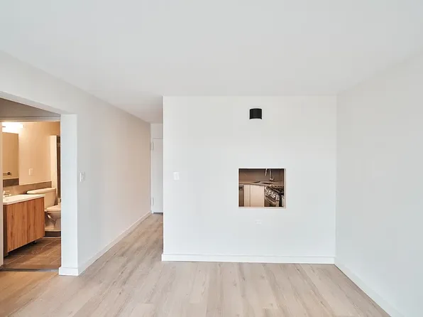 546 Main St, New York, NY