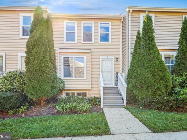 8 Swiss Ct #436, Germantown, MD 20874