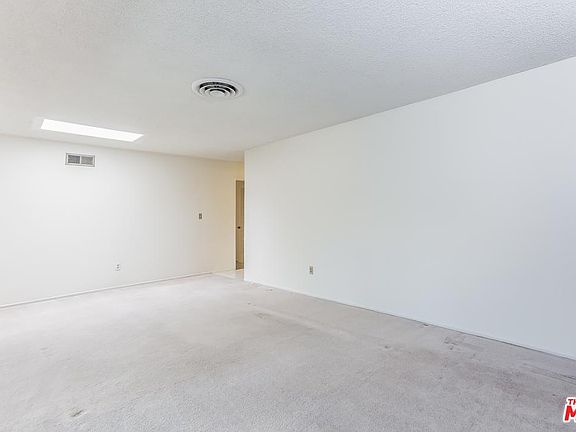 3rd image of 13207 De Garmo Ave