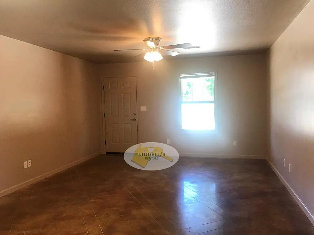 506 W Mueller St Apt #2 — Photo 2