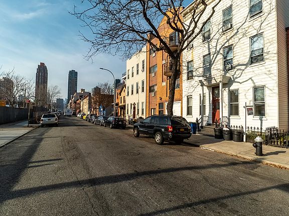5th image of 10-41 48th Ave #1