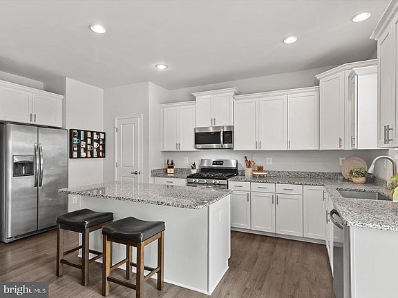 4th image of 36067 Auburn Way
