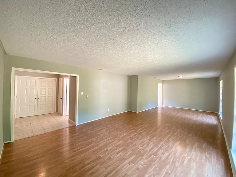 410 Cordell Dr — Photo 4