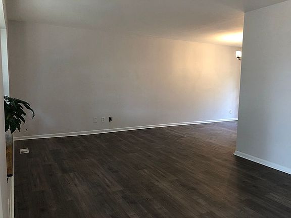 5th image of 11132 Hughlan Dr