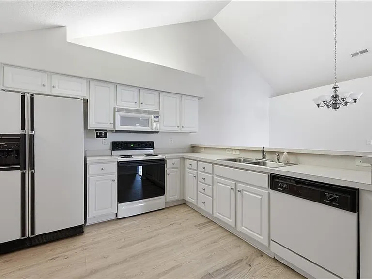 19108 Harvest Ridge Ln #19 — Photo 11