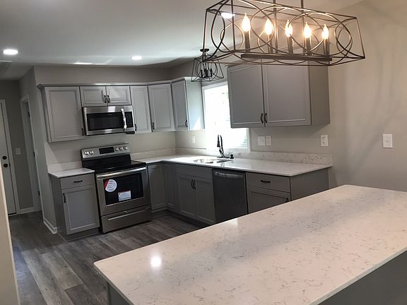 3rd image of 118 Collier Ave