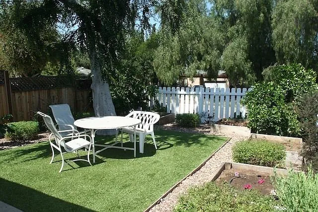 659 S Spruce St — Photo 3