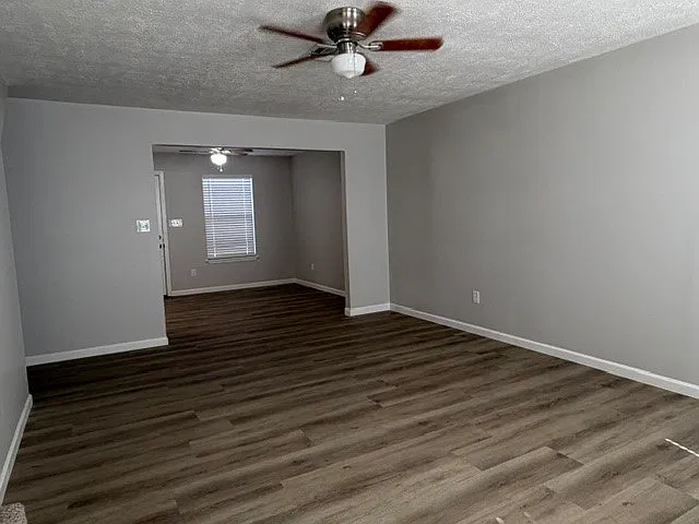 3 bed, 2.5 bath, 1411 sqft, $1,500 — Photo 2