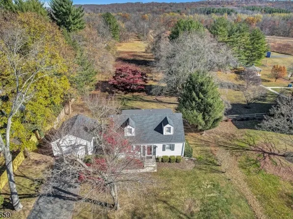 17 Montgomery Ave, Rocky Hill Boro, NJ 08553