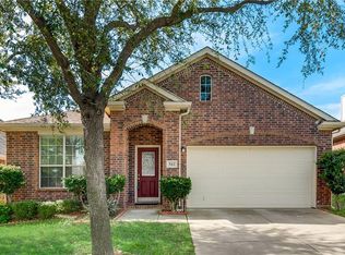 512 Grayson Ln, Lake Dallas, TX 75065