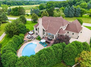 1904 E Juniper Way, Hartland, WI 53029